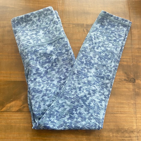 Athleta Elation Textured 7/8 Tight-Meadow Snowfall Blue Camouflauge-Size XS - Picture 4 of 11